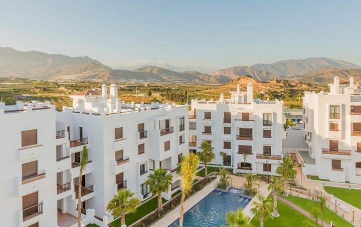 Spacious Comfort in Granada - Just 900m from the Beach!