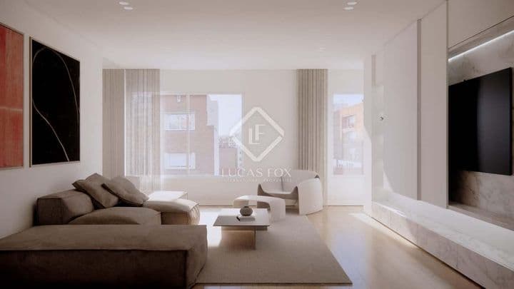 Stylish Apartment in Salamanca, Madrid - Stunning Views & Great Location!