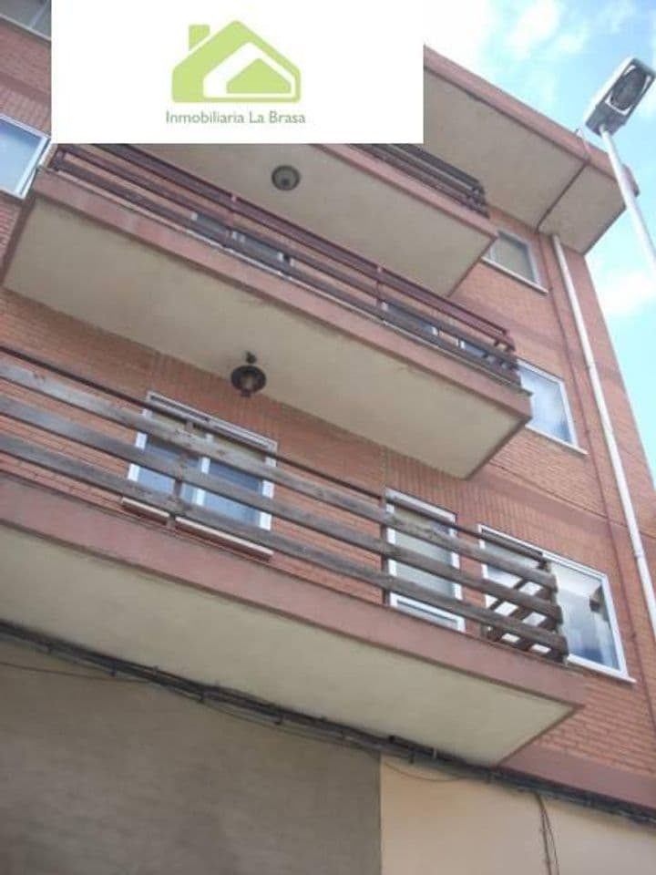 Spacious 4-Bedroom Apartment in San Lázaro, Zamora