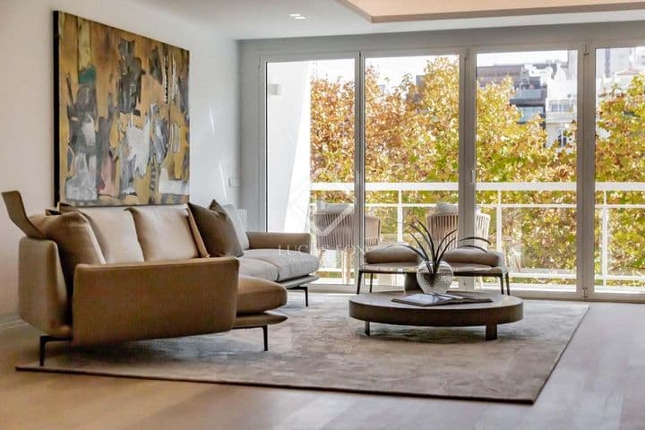 Stunning 275 m² Apartment on Serrano Street, Madrid – Dive into Luxury Living!