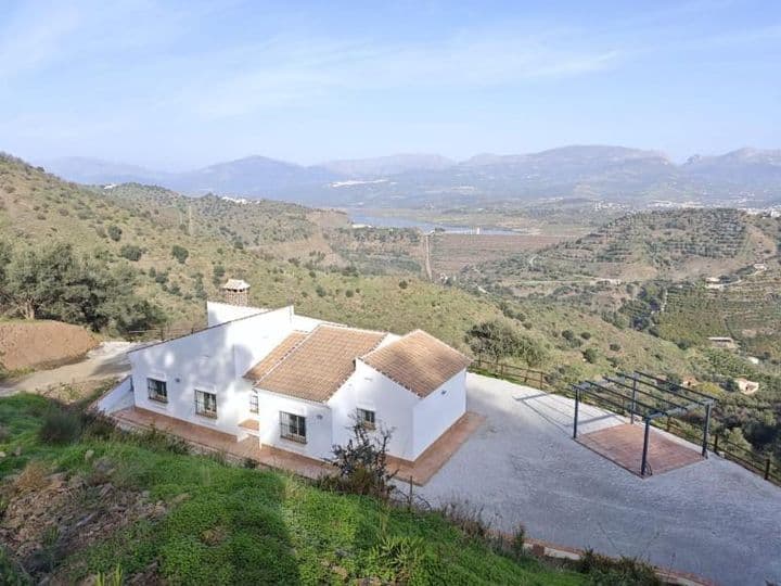 Stunning Villa with Lake Views in La Viñuela