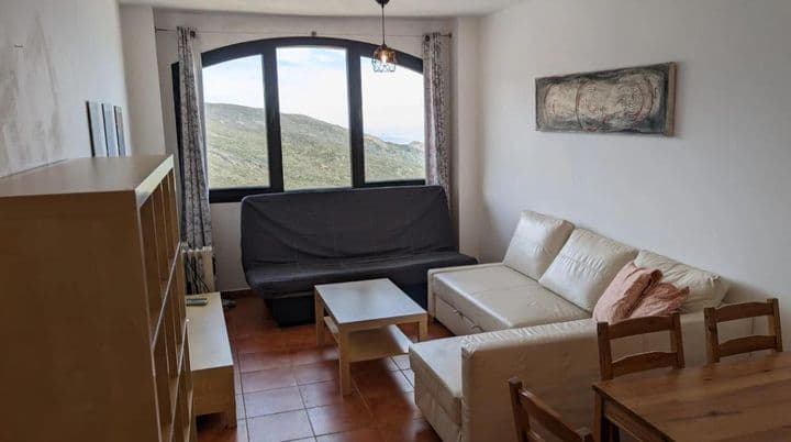 Charming 2-Bedroom Apartment in Granada with Stunning Sierra Nevada Views