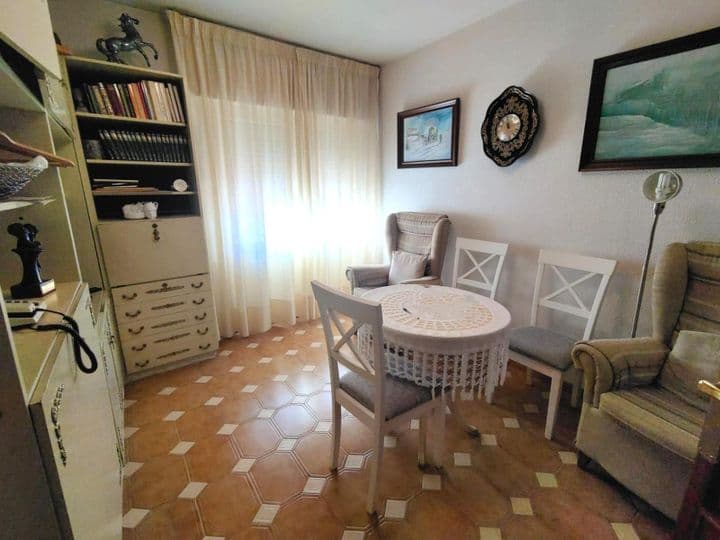 Charming 3-Bedroom Apartment in Segovia – Prime Location!