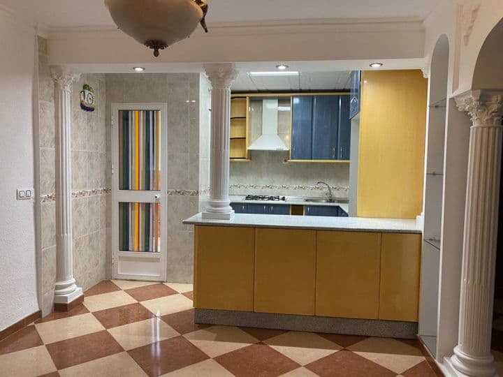 Charming Renovated Ground Floor Apartment in Central Location