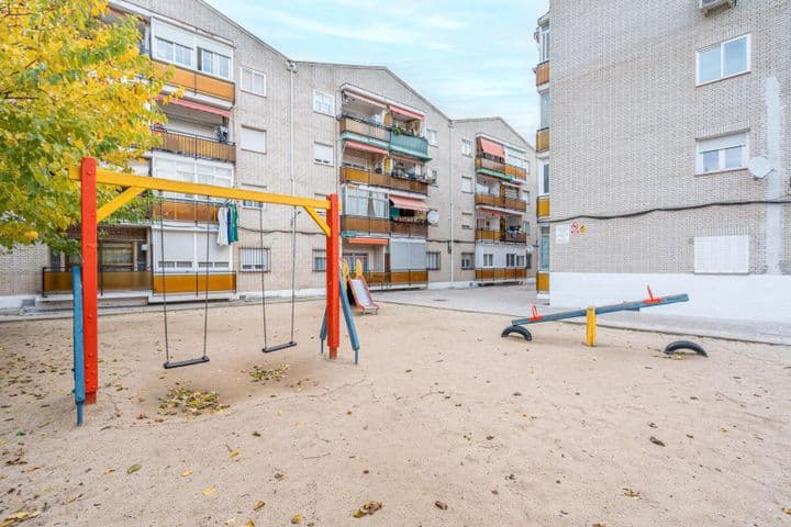 Charming 3-Bedroom Flat in Collado Villalba, Close to Train Station