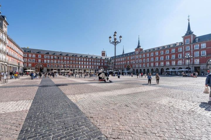 Exclusivo Piso en Madrid de los Austrias, ¡239 m2 a Pasos de la Plaza Mayor!