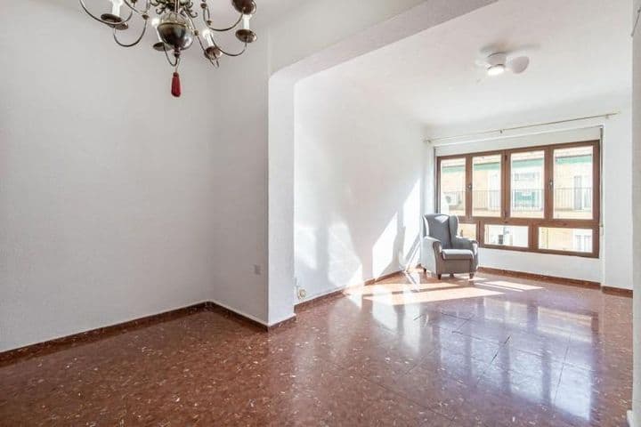 Charming 3-Bedroom Flat in Central Granada