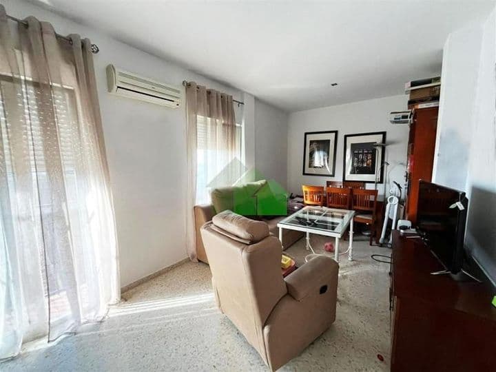 Spacious 3-Bedroom Apartment with Garage in Colón