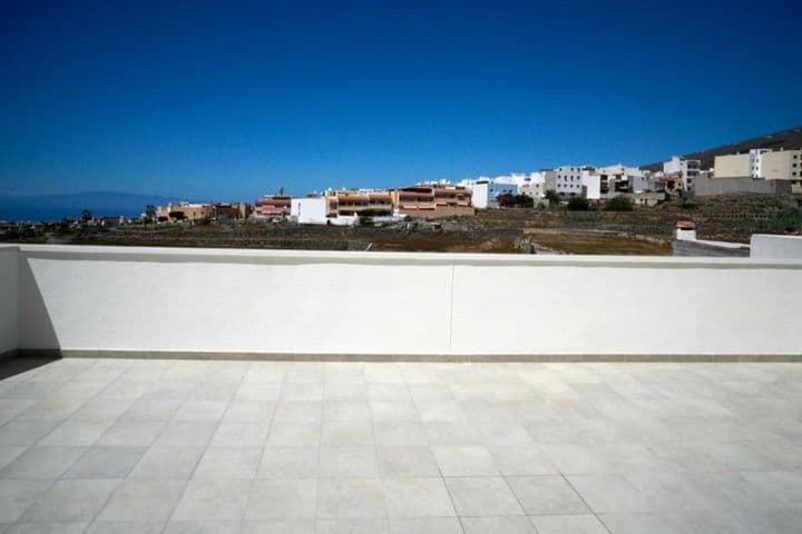 Stunning Penthouse in Adeje Casco – Breathtaking Sea and Mountain Views!