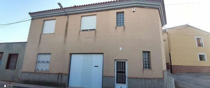 Charming 2-Bedroom Townhouse in Caudete, Spain