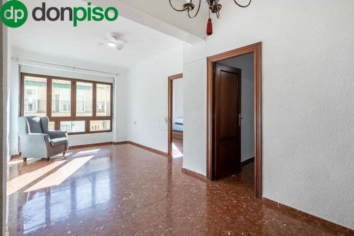 Sunny 3-Bedroom Apartment in Central Granada