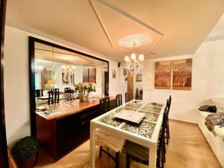 Sunny 3-Bed Apartment in San Pedro de Alcántara, Costa del Sol