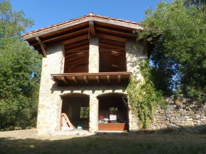 Spacious 800m² Farmhouse in a Serene Valley - Perfect for Rural Getaways, Near Nature Trails