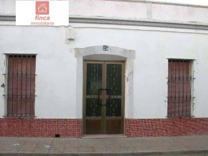 Spacious 5-Bedroom Home in Central Puebla de la Calzada