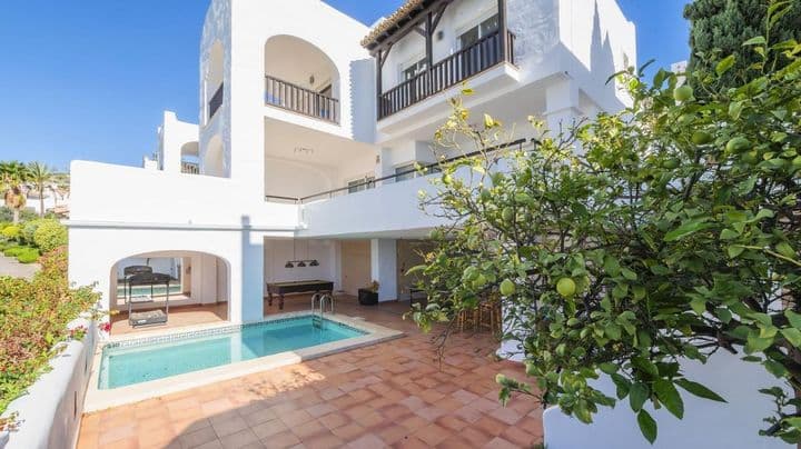 Encantadora Villa de 4 habitaciones en Benalmádena