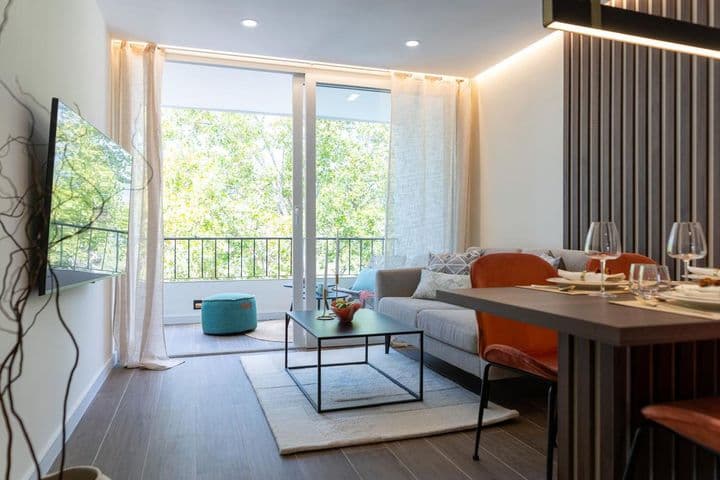 Stylish 2-Bedroom Apartment in Nueva Andalucía