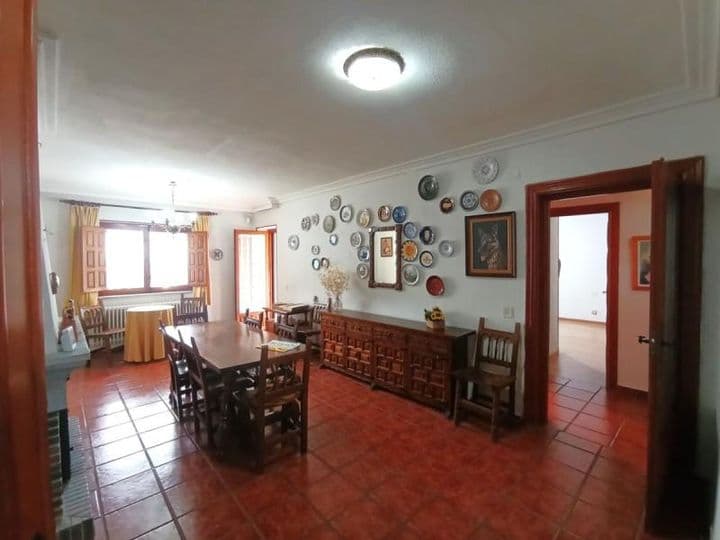 Charming 3-Bedroom Apartment in Los Cisnes, 10 km from Salamanca