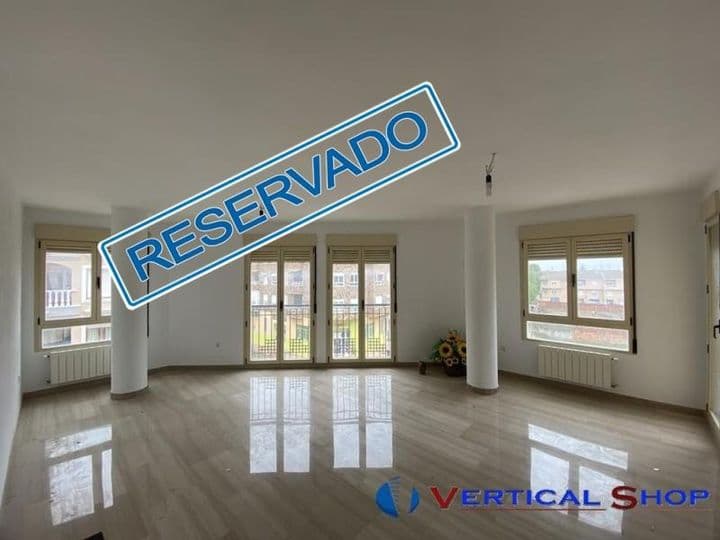 Spacious 3-Bedroom Apartment in Caudete, Albacete