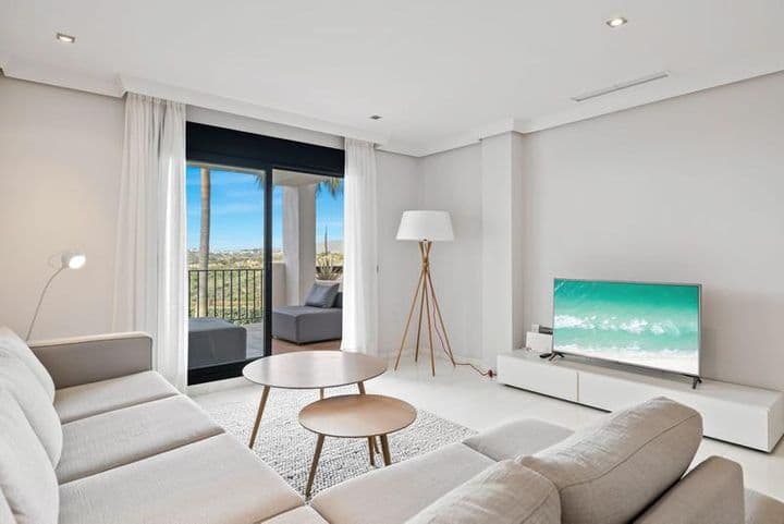 Küstenglück in Estepona - Modern Ground-Floor Wohnung mit Whirlpool