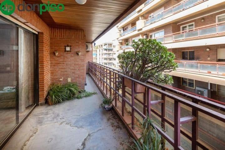 Spacious 4-Bedroom Corner Apartment in a Tranquil Madrid Neighborhood