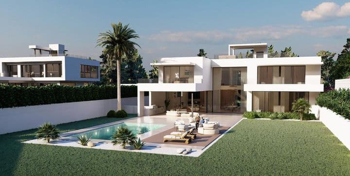 Villa de 4 dormitorios en Elviria, Marbella