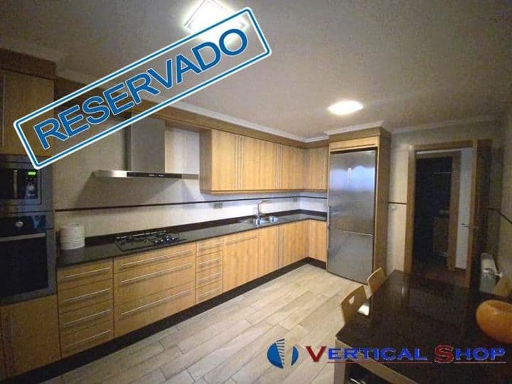 Spacious 4-Bedroom Apartment in Caudete, Albacete – Parking Available!