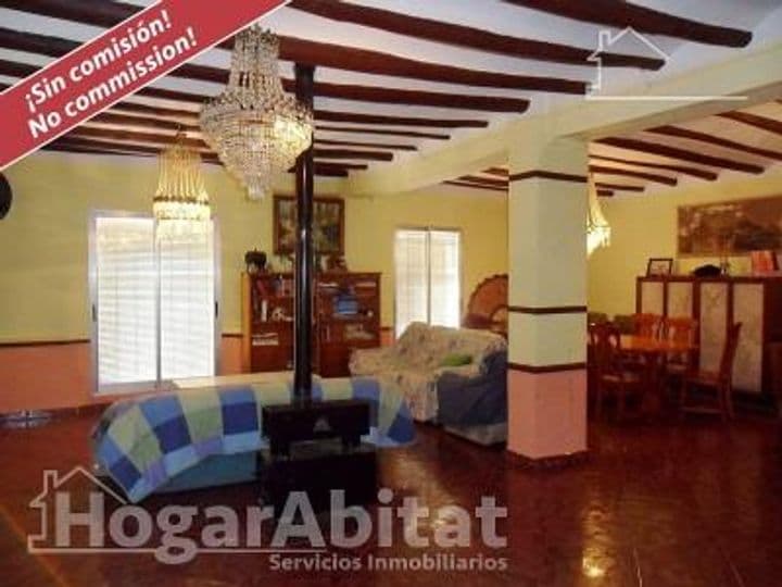 Spacious Family Home in Gandía with 7 Bedrooms!