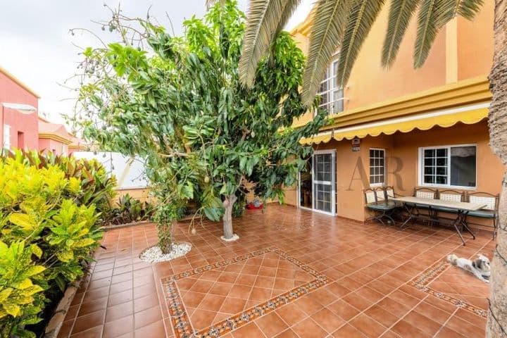 Spacious Corner Duplex in San Agustín