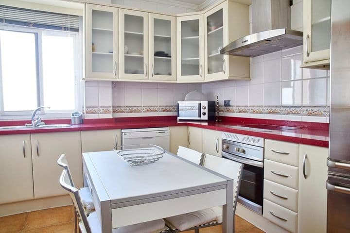 Bright and Spacious 135m² Apartment in the Heart of Andalusia