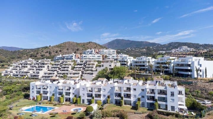 Stunning Two-Bedroom Apartment in Los Arqueros, Malaga