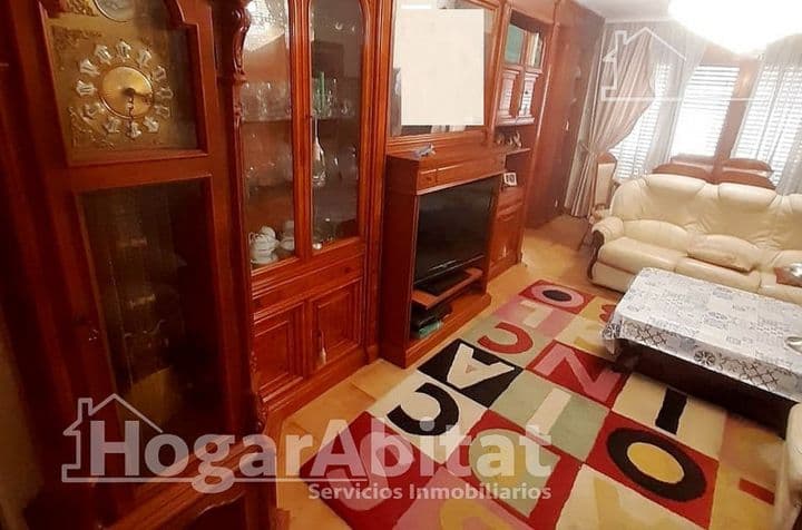 Spacious 4-Bedroom Apartment with Balcony in Central Gandía