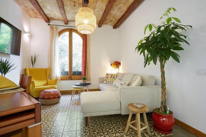 Stylish Seasonal Rental in Fort Pienc, Barcelona