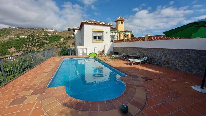 Spacious 3-Bedroom Villa Near Torrox Village