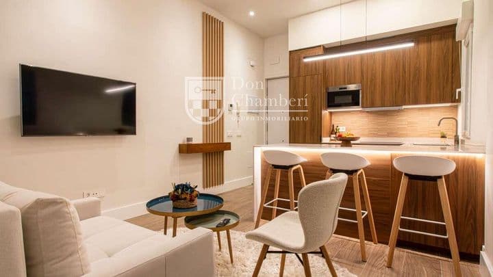 Stunning Renovated Apartment in Gaztambide, Chamberí