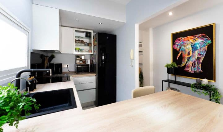 Stylish 3-Bedroom Apartment in Central Salamanca