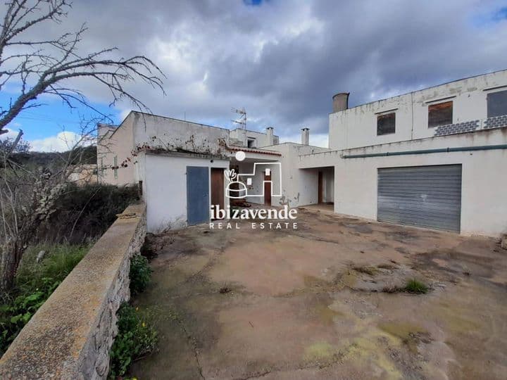 Fixer-Upper in Buscastell, San Antonio – Great Investment Opportunity!