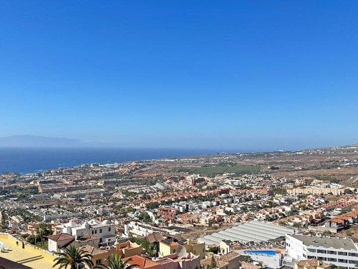 Spacious Duplex Apartment with Stunning Views in Roque del Conde