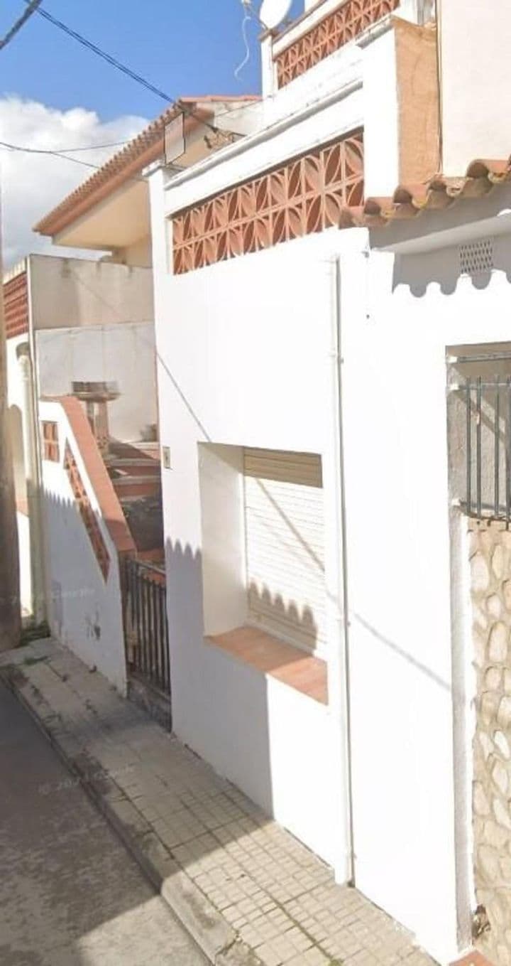 Spacious 2-Bedroom Home in L'Escala, Girona - Just 700 Meters from the Beach!