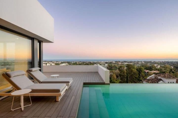 Fantastisk 4 sovrum Villa med panoramautsikt över havet i [Lookation]