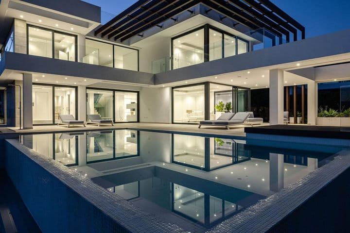 Superbe villa de 4 chambres à Cancellada – vue sur la mer et le golf!