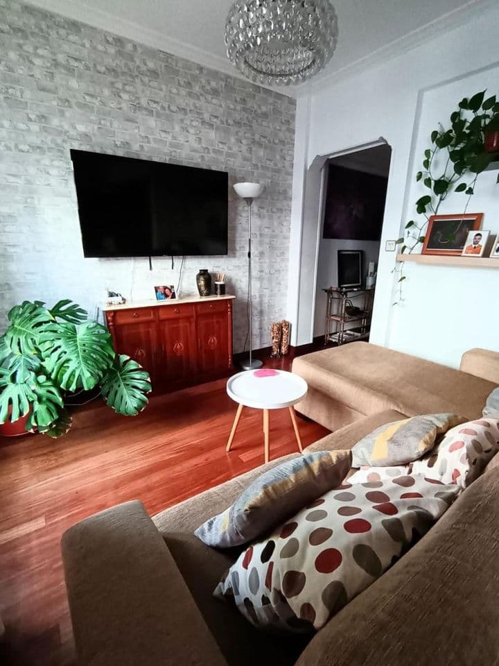 Sunny 2-Bedroom Apartment for Sale on Calle Santutxu, Bilbao