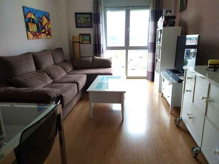 Cozy 3-Bedroom Apartment with Pool in Ciudad Real - Perfect Location!