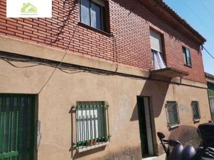 Charming Home with Land in San Isidro, Zamora