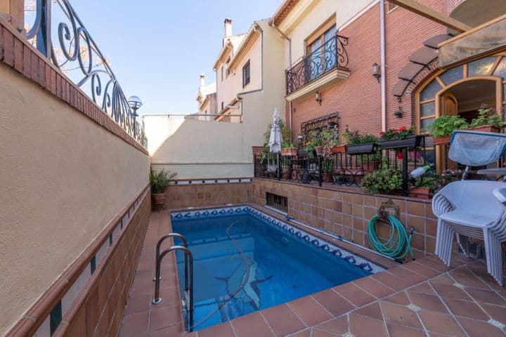 Espectacular Casa en Granada con Piscina y Patio Andaluz