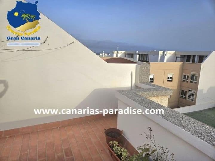 Spacious Apartment in Playa de Arinaga – Your Coastal Retreat Awaits!