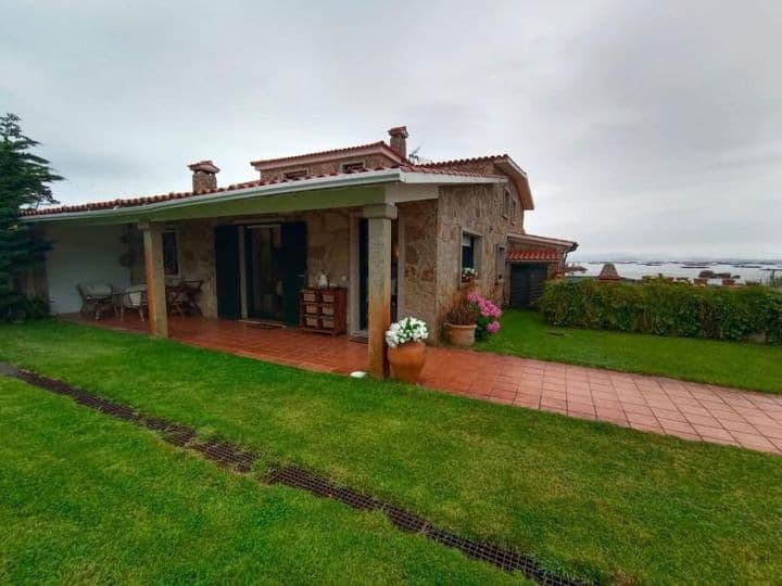 Charming Semi-Detached Home in O Grove Peninsula, Rías Baixas