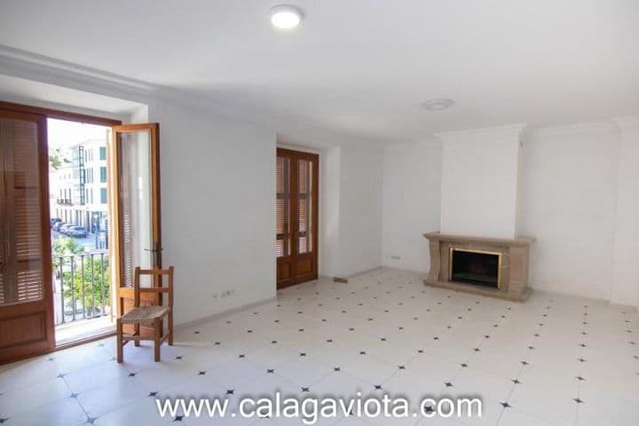 Spacious 4-Bedroom Flat in Vibrant Felanitx Village