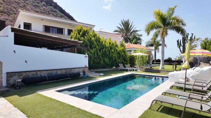 Tenerife Gem: Versatile Residential Complex with Sunny Terraces and Pool