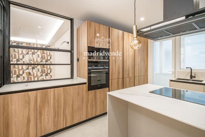 Stunning 3-Bedroom Home in Santiago Bernabéu, El Viso, Madrid