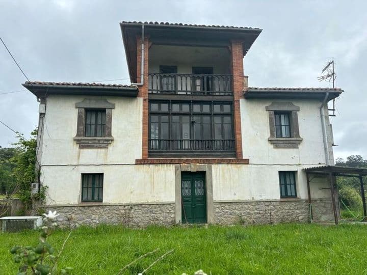 Charming Stone Townhouse in Ribadesella - A Renovation Dream!